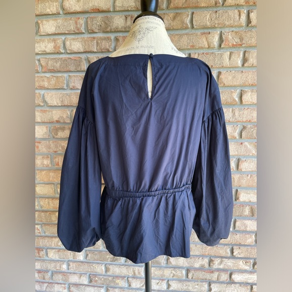 Banana Republic Navy 100% Cotton Cinched Puffy Sleeve Top. - Picture 3 of 8